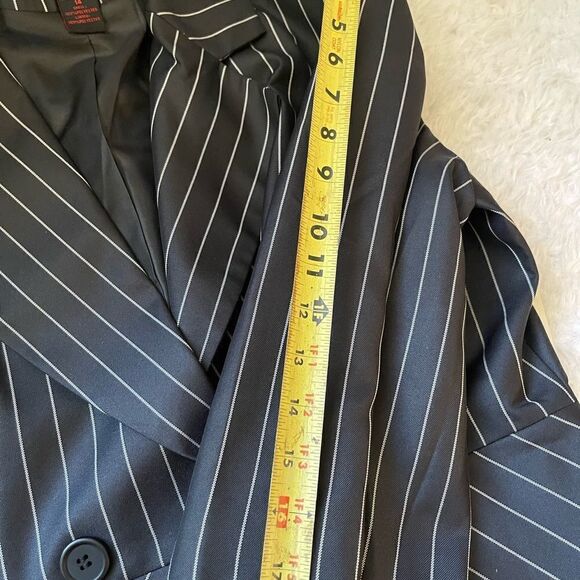 NWT As-hro pant suit, pin stripe, black &white, jacket is short waisted SZ14 - Picture 12 of 13